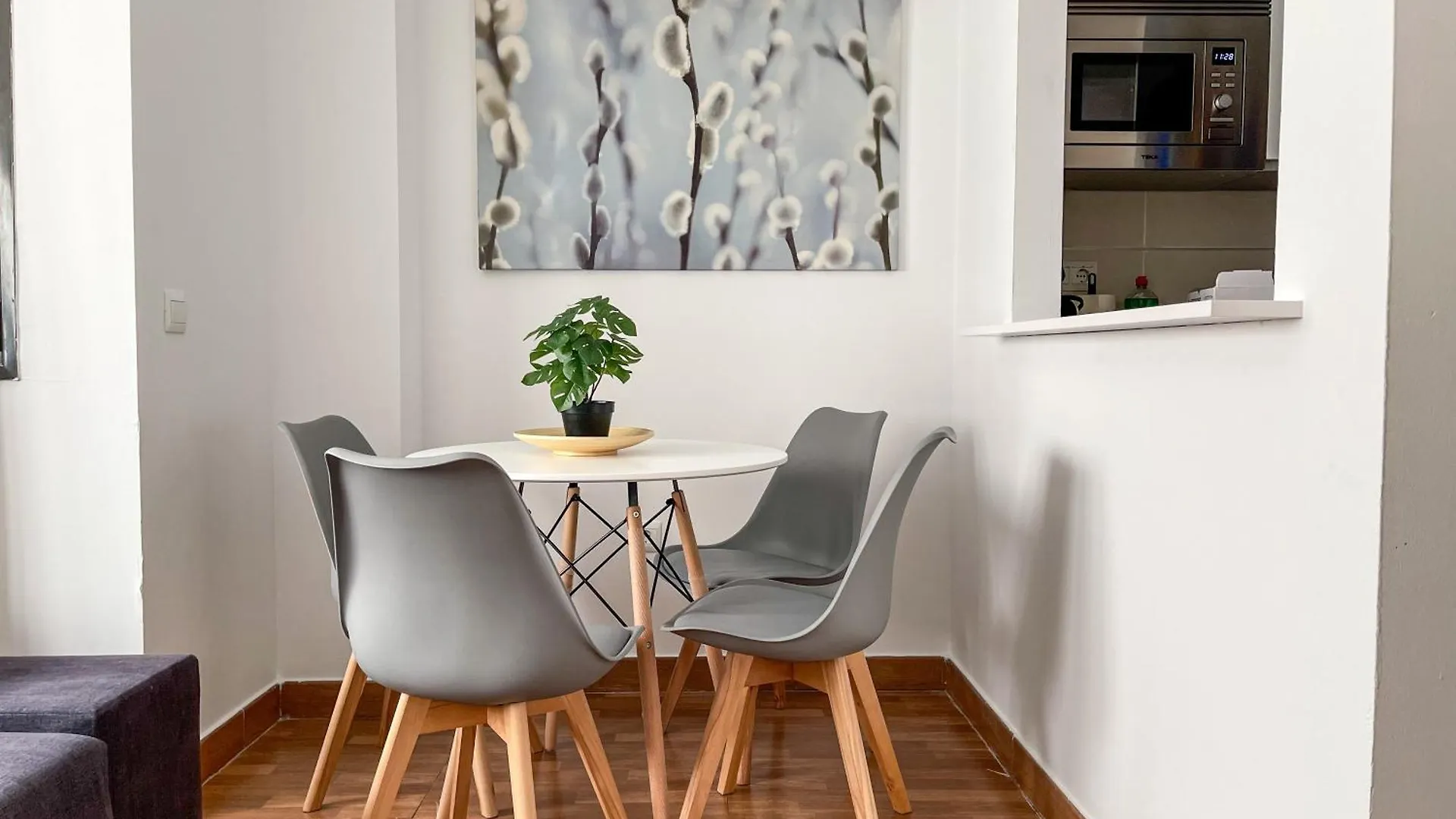 ᔓ Alameda De Capuchinos By Dv Properties ᔕ contacts